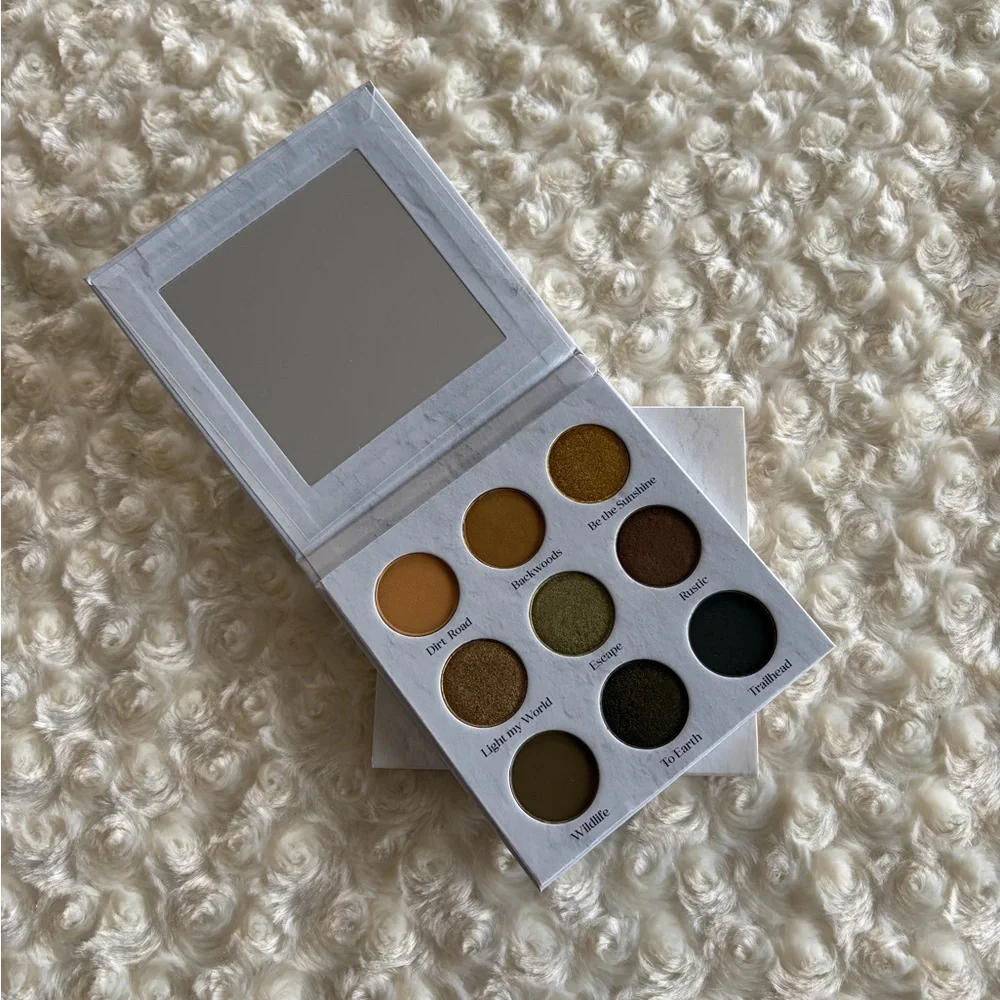 New Sydney Grace Mountain Trail Eyeshadow Palette with Mirror Earthy Tones